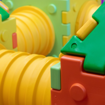 Château de jeu modulaire avec 4 maisons et 4 tunnels