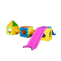 Modèle de jouet cubique e- jeu modulaire avec 1 petite échelle-toboggan, 2 cubes et 1 maison.