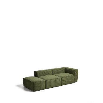 Canapé 3 places Blok avec accoudoir gauche et pouf latéral en velours côtelé vert épais, 270 cm. Crédit FSC Mix.