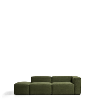 Canapé 3 places Blok avec accoudoir gauche et pouf latéral en velours côtelé vert épais, 270 cm. Crédit FSC Mix.
