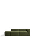 Canapé 3 places Blok avec accoudoir gauche et pouf latéral en velours côtelé vert épais, 270 cm. Crédit FSC Mix.