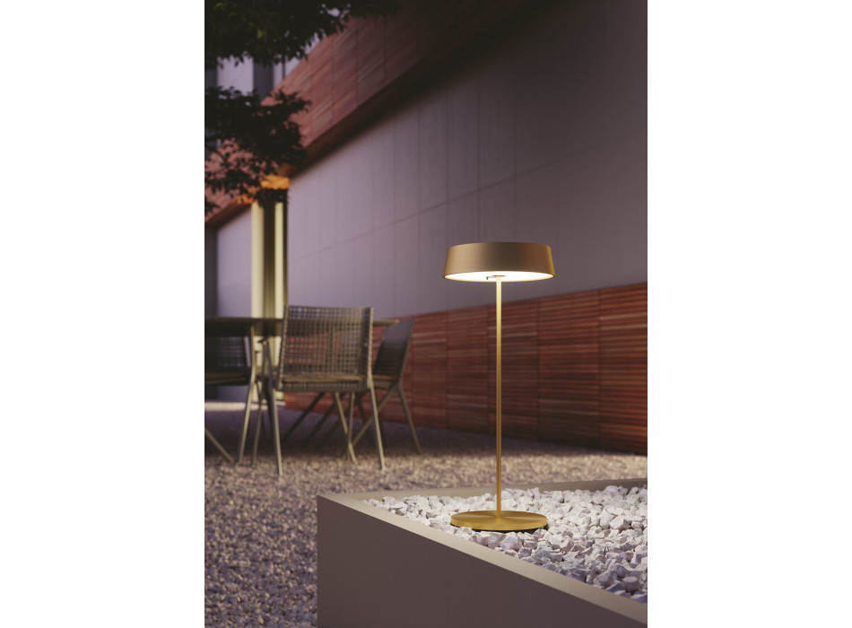 Lampe de table LED rechargeable Cocktail Gold, 2,2 W, 192 lm, 3 000 K, à intensité variable, IP54 : élégante, étanche et idéale pour créer une ambiance chaleureuse en intérieur comme en extérieur. À découvrir chez Tecno Arredo 3 Lighting.