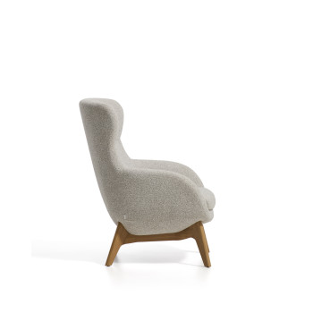 Fauteuil Adiran en chenille beige épaisse avec pieds en chêne massif finition naturelle