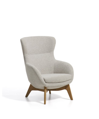 Fauteuil Adiran en chenille beige épaisse avec pieds en chêne massif finition naturelle