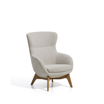 Fauteuil Adiran en chenille beige épaisse avec pieds en chêne massif finition naturelle