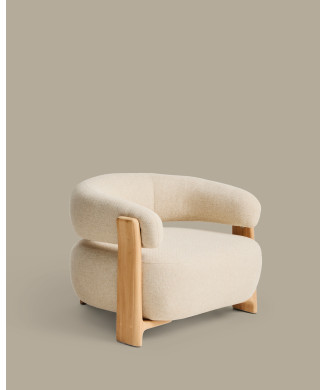 Fauteuil d'extérieur beige granit avec pieds en teck massif 100% certifié FSC et finition naturelle.