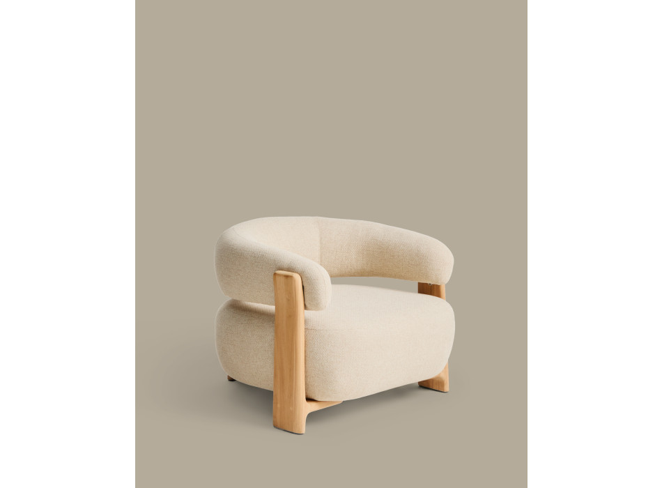 Fauteuil d'extérieur beige granit avec pieds en teck massif 100% certifié FSC et finition naturelle.