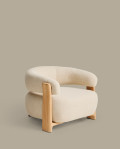 Fauteuil d'extérieur beige granit avec pieds en teck massif 100% certifié FSC et finition naturelle.
