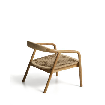 Fauteuil Derile en chêne massif avec une finition naturelle et un revêtement en corde de papier beige certifiée FSC Mix.