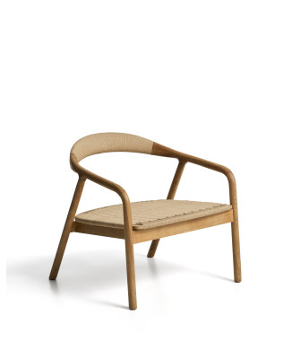 Fauteuil Derile en chêne massif avec une finition naturelle et un revêtement en corde de papier beige certifiée FSC Mix.