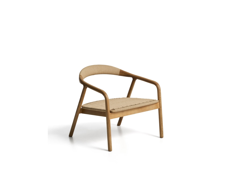 Fauteuil Derile en chêne massif avec une finition naturelle et un revêtement en corde de papier beige certifiée FSC Mix.