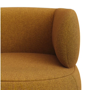 Fauteuil Luisa ignifugé en similicuir moutarde effet peau de mouton avec pieds en hêtre massif de 90 cm