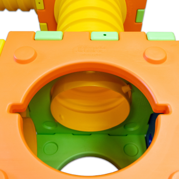 Quadrotto Jeu modulaire composé de 4 cubes et de 4 tunnels.