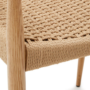 Chaise Analy avec accoudoirs en bois de chêne massif FSC 100% avec finition naturelle et assise en co