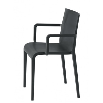 Chaise NASSAU 534 ET AL avec accoudoirs.