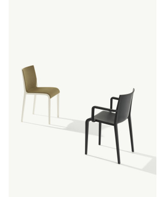 Chaise NASSAU 534 ET AL avec accoudoirs.