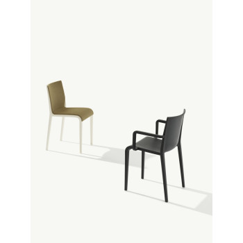 Chaise NASSAU 534 ET AL avec accoudoirs.