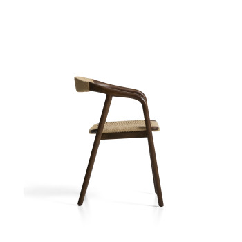 Chaise Derile en chêne massif finition noyer et cordelette en papier beige, certifiée FSC Mix.