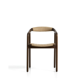 Chaise Derile en chêne massif finition noyer et cordelette en papier beige, certifiée FSC Mix.
