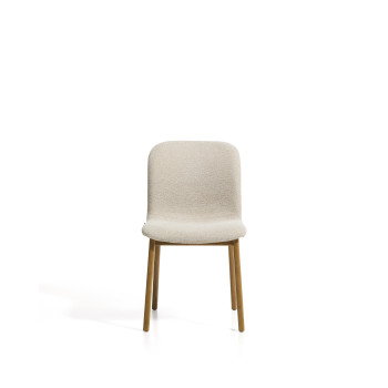 Chaise Elnor en chenille beige avec pieds en chêne massif finition naturelle