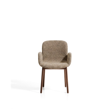 Fauteuil Elnor en chenille marron avec accoudoirs et pieds en chêne massif finition noyer