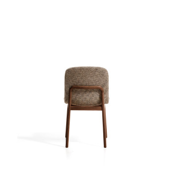 Chaise Elnor en chenille marron avec pieds en chêne massif finition noyer