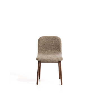 Chaise Elnor en chenille marron avec pieds en chêne massif finition noyer