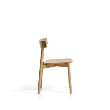 Chaise Evera en placage chêne avec finition