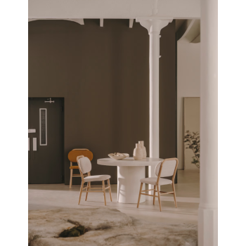 Chaise Helda en chenille et chêne massif LA FORME