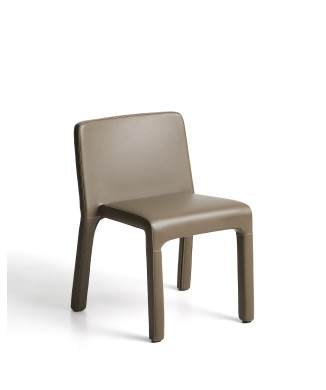 Chaise empilable Loria en polyuréthane marron certifié FSC 100%