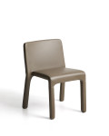 Chaise empilable Loria en polyuréthane marron certifié FSC 100%