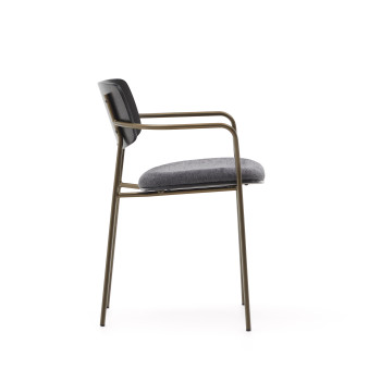 Chaise empilable Maureen en contreplaqué de peuplier avec finition ton foncé et métal finition laiton 100% FSC.