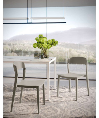 Chaise MIRA en polypropylène par Ingenia Casa