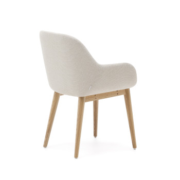 Chaise Konna beige avec pieds en frêne massif et finition naturelle