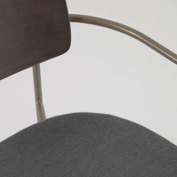 Chaise Maureen en placage de frêne foncé et métal finition laiton