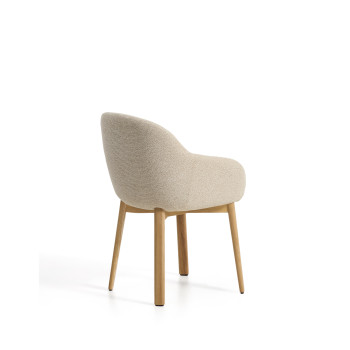 Chaise Meila avec accoudoirs en chenille beige et pieds en chêne massif finition naturelle