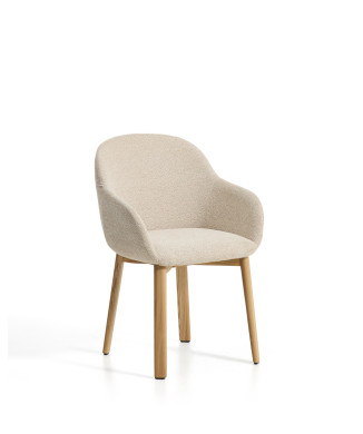 Chaise Meila avec accoudoirs en chenille beige et pieds en chêne massif finition naturelle