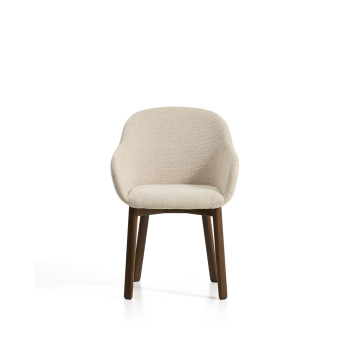 Chaise Meila avec accoudoirs en chenille beige et pieds en chêne massif finition noyer