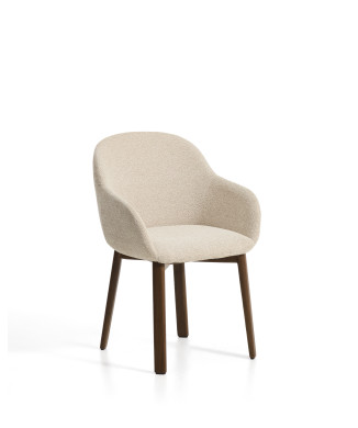 Chaise Meila avec accoudoirs en chenille beige et pieds en chêne massif finition noyer