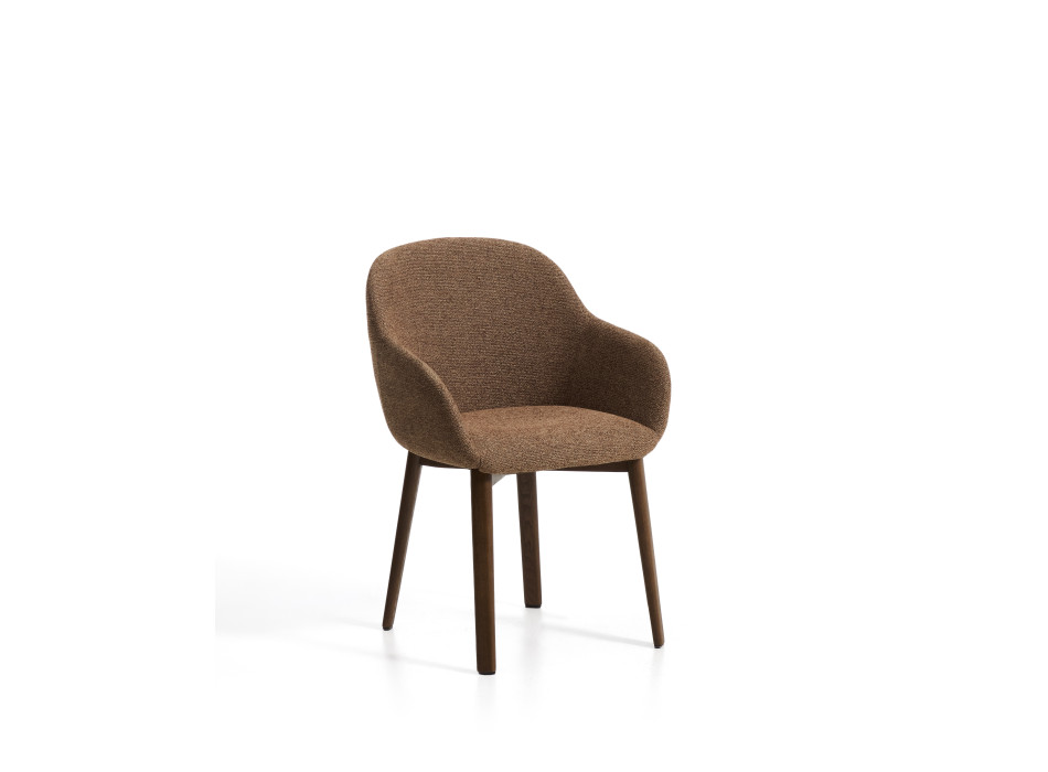 Chaise Meila avec accoudoirs en chenille couleur terre cuite et pieds en chêne massif finition noyer