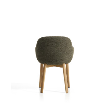 Chaise Meila avec accoudoirs en chenille verte et pieds en chêne massif finition naturelle
