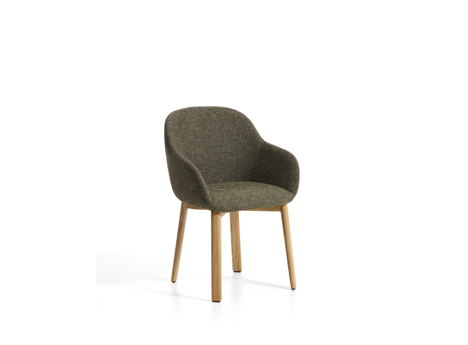 Chaise Meila avec accoudoirs en chenille verte et pieds en chêne massif finition naturelle