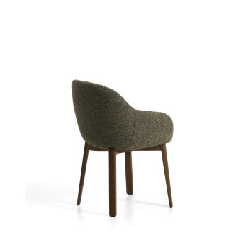 Chaise Meila avec accoudoirs en chenille verte et pieds en chêne massif finition noyer