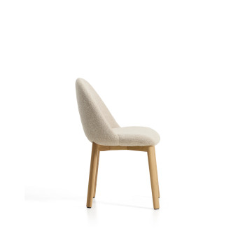 Chaise Meila en chenille beige et pieds en chêne massif finition naturelle