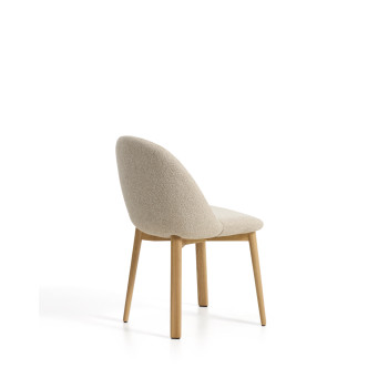 Chaise Meila en chenille beige et pieds en chêne massif finition naturelle