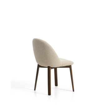 Chaise Meila en chenille beige et pieds en chêne massif finition noyer