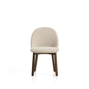 Chaise Meila en chenille beige et pieds en chêne massif finition noyer
