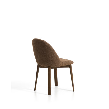 Chaise Meila en chenille terracotta et pieds en chêne massif finition noyer