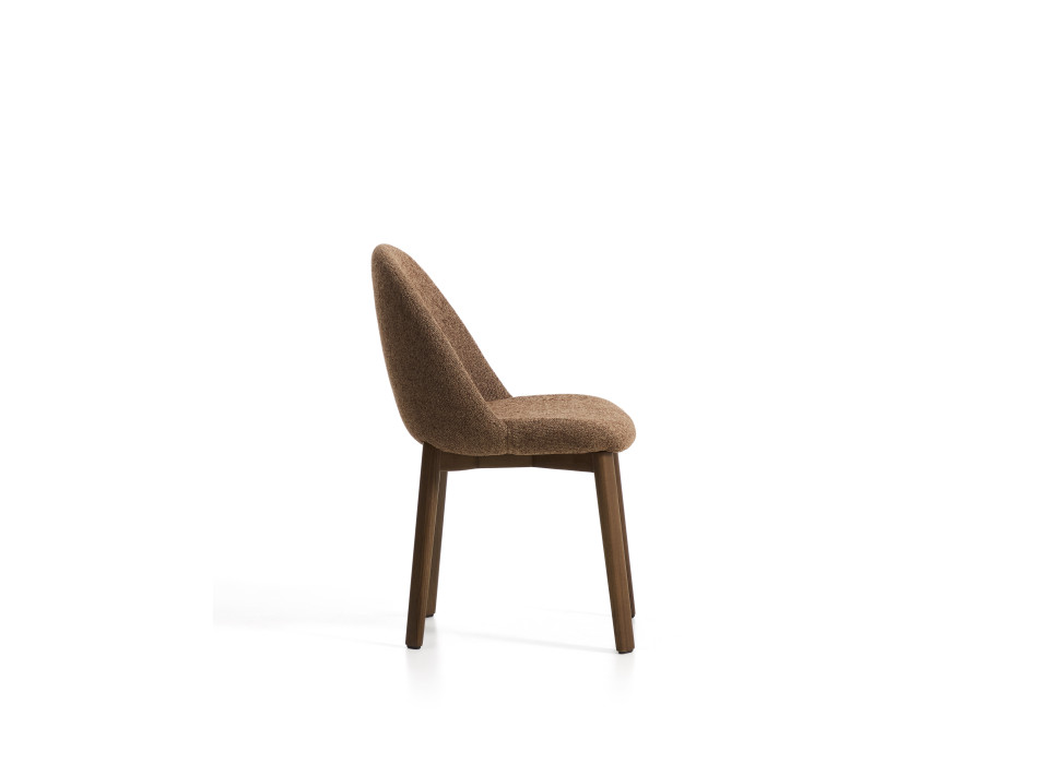 Chaise Meila en chenille terracotta et pieds en chêne massif finition noyer