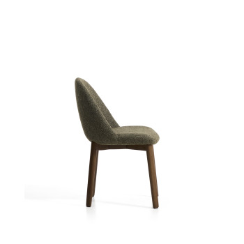 Chaise Meila en chenille verte et pieds en chêne massif finition noyer
